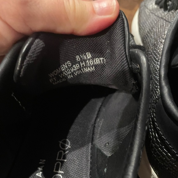 Cole Haan “snakeskin” sneakers. Size 8.5 - Picture 4 of 7